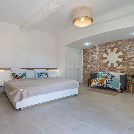 Apartamento Hameau De Guerrevieille By Interhome